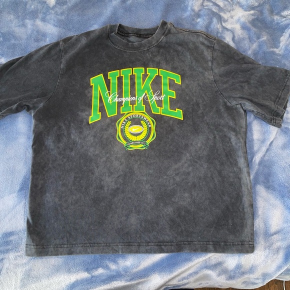Grey Nike shirt - Picture 1 of 2